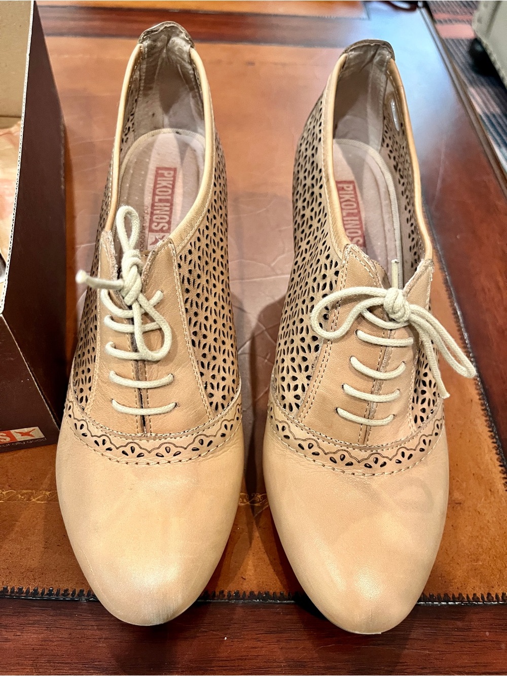 PIKOLINOS Women's Beige Perforated Leather Lace-Up Flats